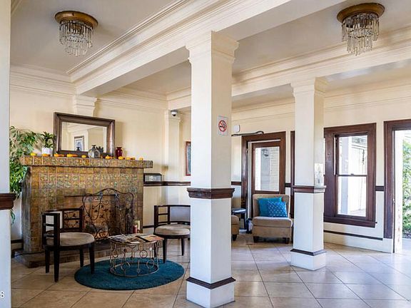2nd image of 4125 S Figueroa St APT 312