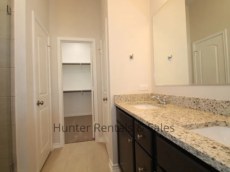 1902 Bayou Wood Ln — Photo 14