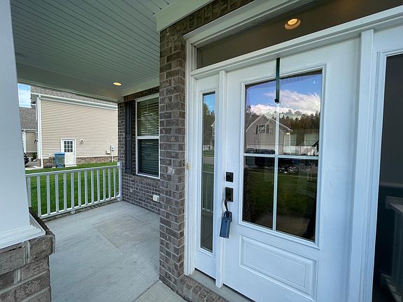 3rd image of 824 Chapel Hill Dr