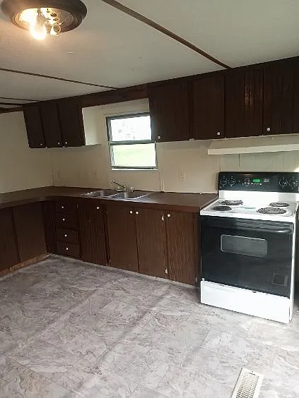 Building Photo - 415 Bryant Rd #4