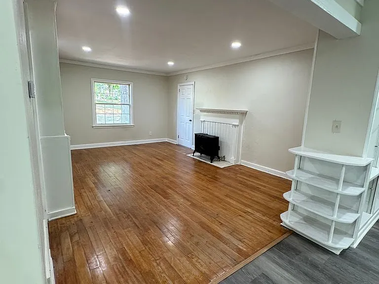 2818 Mallory St — Photo 4
