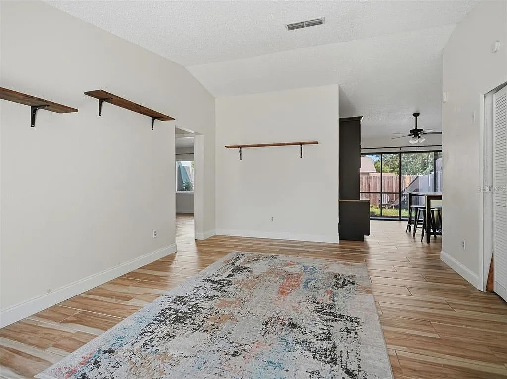 2 bed, 2.0 bath, 1050 sqft, $1,700 — Photo 4