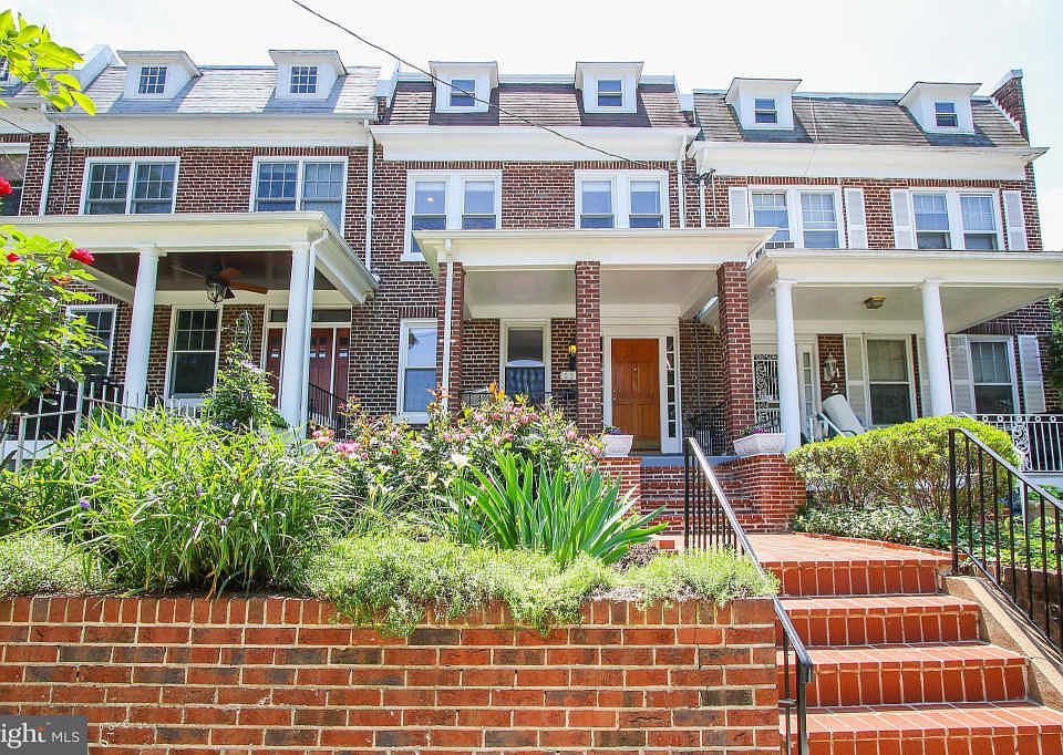 1st image of 118 Varnum St NW