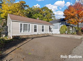 17321 Coles Park Rd, Spring Lake, MI 49456