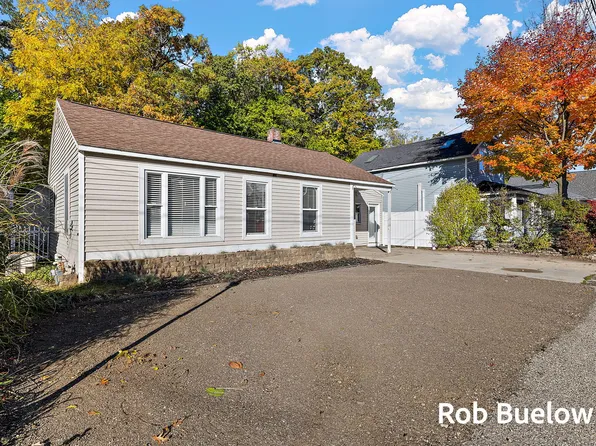 17321 Coles Park Rd, Spring Lake, MI 49456