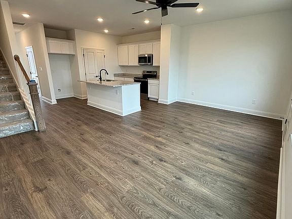 5th image of 1721 Bennett Village Dr