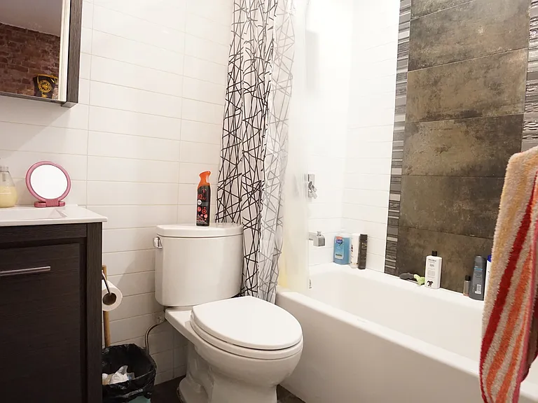 638 Wilson Ave #2L — Photo 23