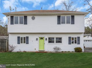 7 Hollycrest Dr, Brick, NJ 08723