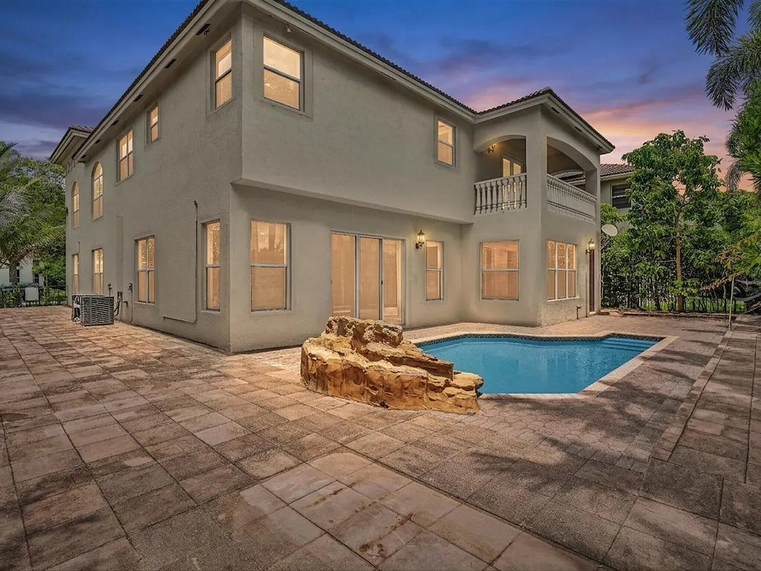 6 bed, 4.5 bath, 4549 sqft, $5,000 — Photo 4