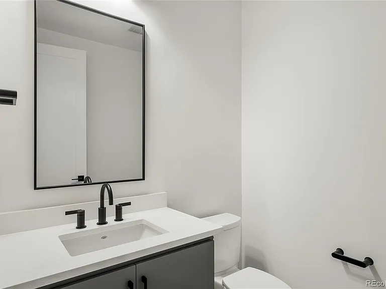 588 Adams St — Photo 5