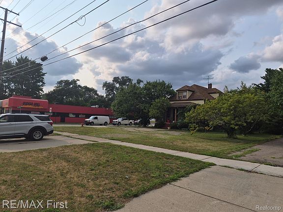 4th image of 4879 E Nine Mile Rd