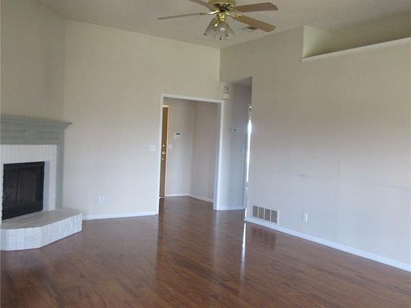 3rd image of 3701 Christie Dr