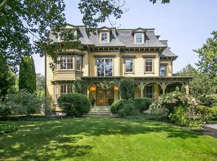 104 Old Beach Rd, Newport, RI 02840