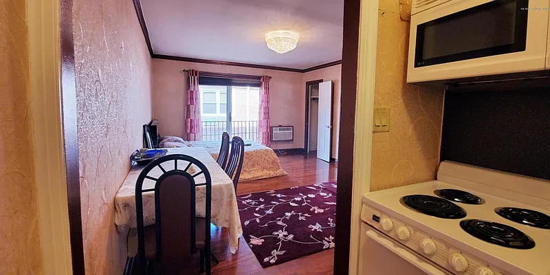 Sold by REMAX Elite | media 12