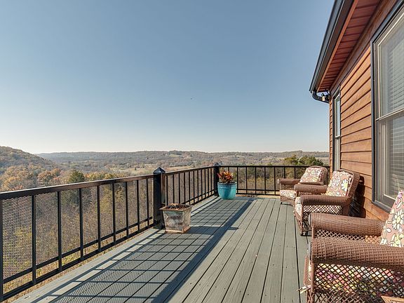 17th image of 327 Stoneybrook Rd