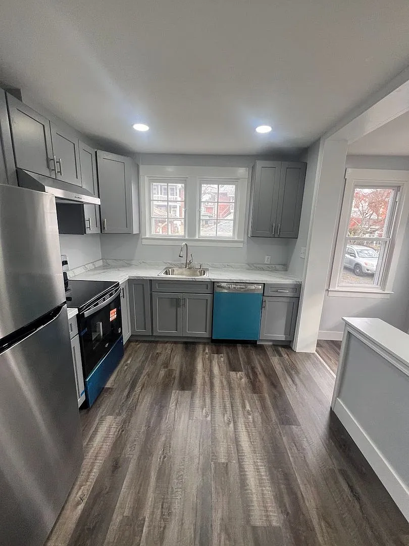 Newly Renovated 3 Bedroom Home — Photo 3