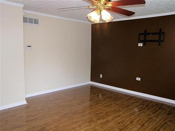3rd image of 2921 Glenaire Dr