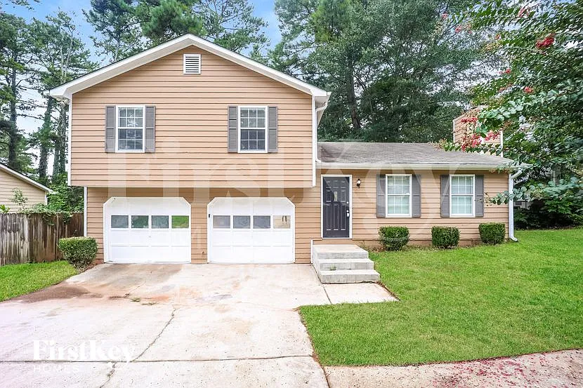 3 bed, 2.0 bath, 1200 sqft, $1,765 — Photo 2