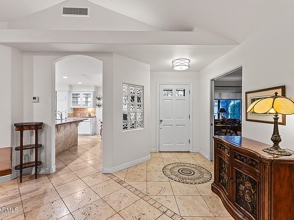 3rd image of 610 W GLENN Drive