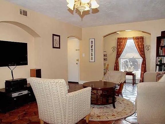 4th image of 909 E Oltorf St APT 101