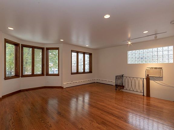 2nd image of 1347 W Melrose St #Second