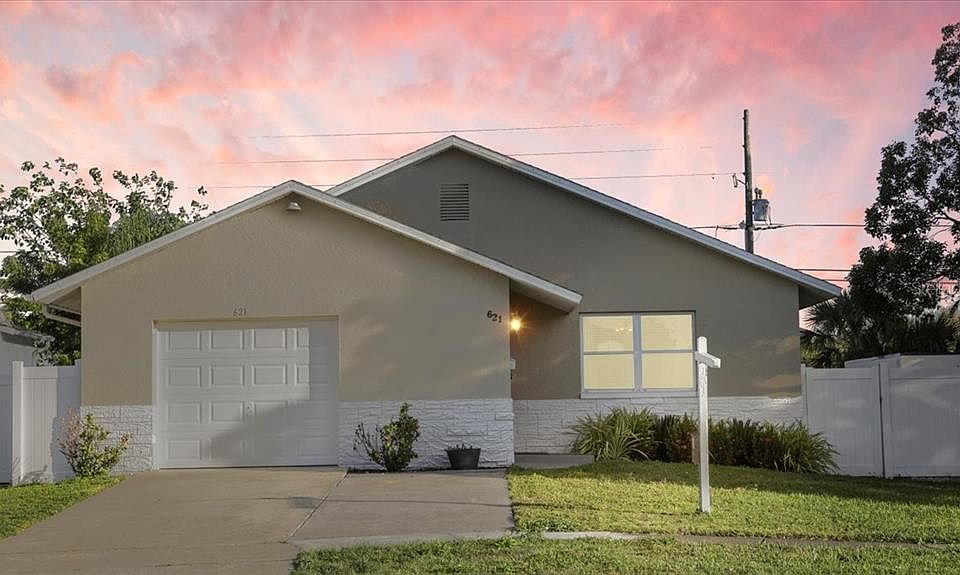 1st image of 621 86TH AVENUE N