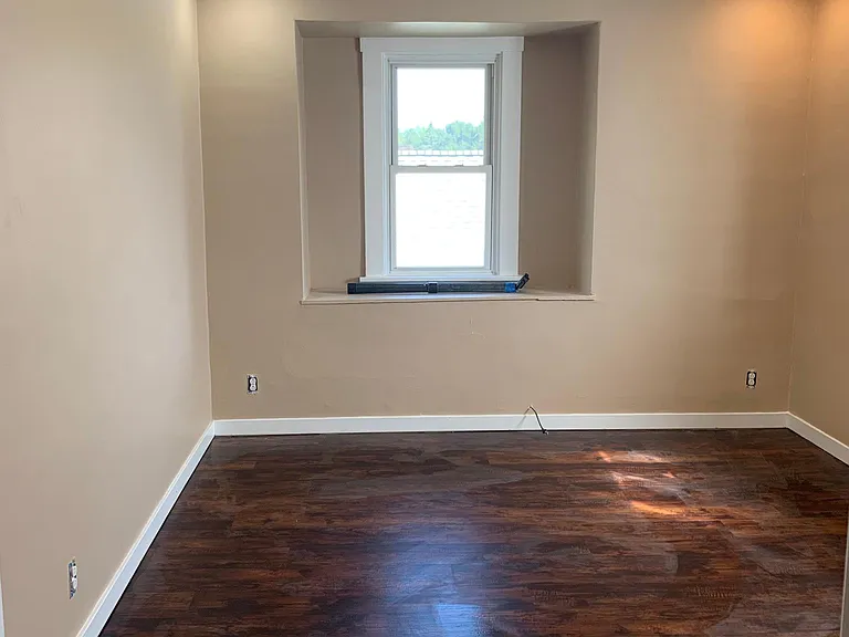 1410 Grant St N — Photo 5