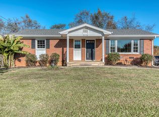 21156 Battle Hill Dr, Bristol, VA 24202