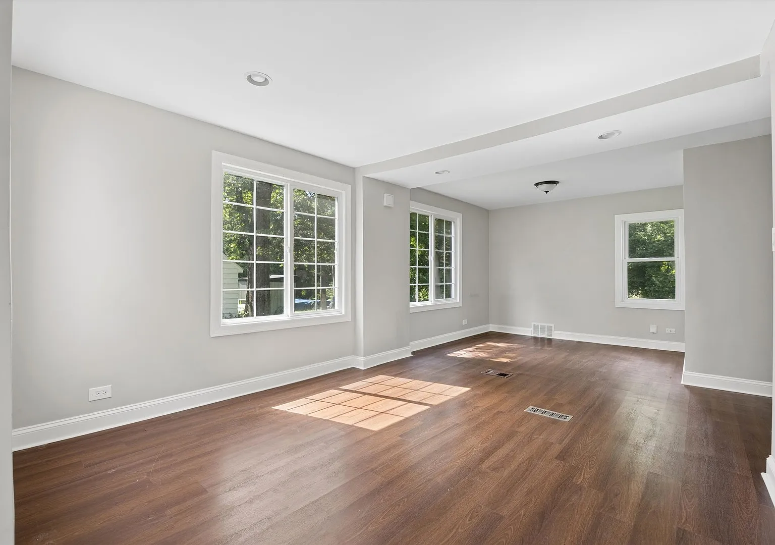 4 bed, 3.5 bath, 1990 sqft, $2,700 — Photo 3