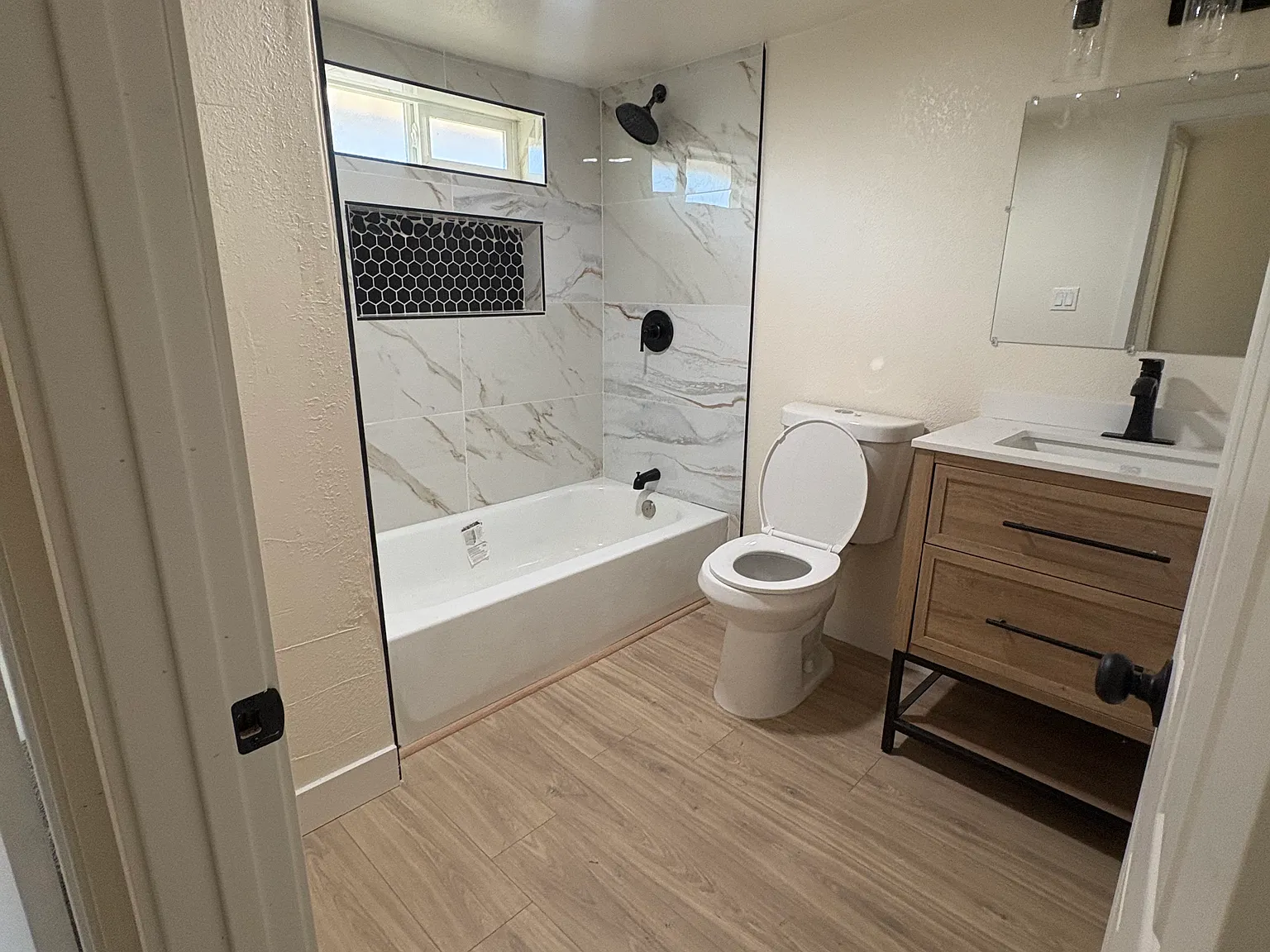 3 bed, 792 sqft, $1,800 — Photo 2