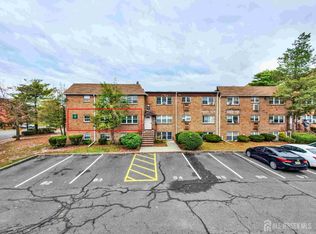 14 College Dr, Edison, NJ 08817