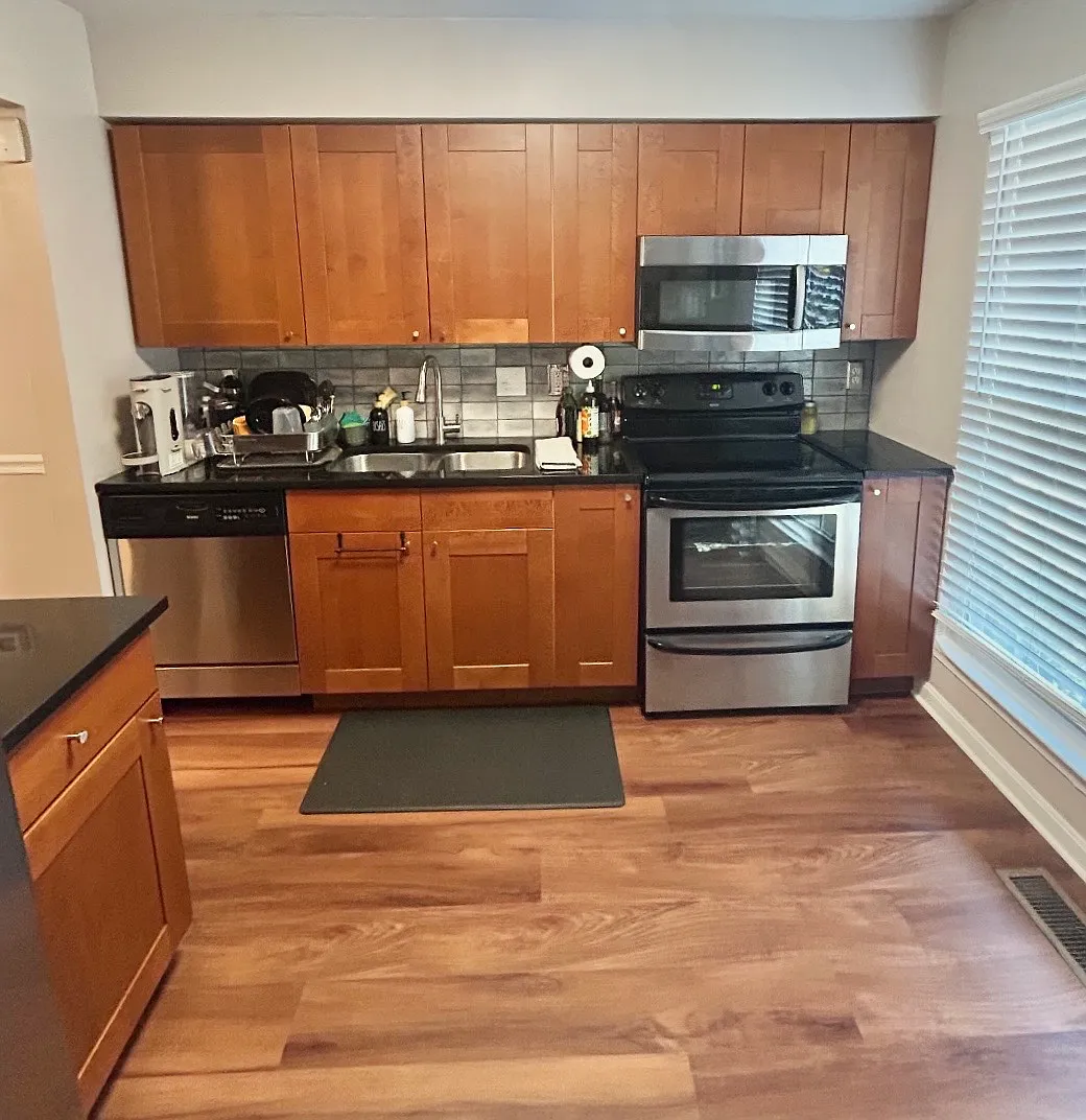 3 bed, 1949 sqft, $2,700 — Photo 2