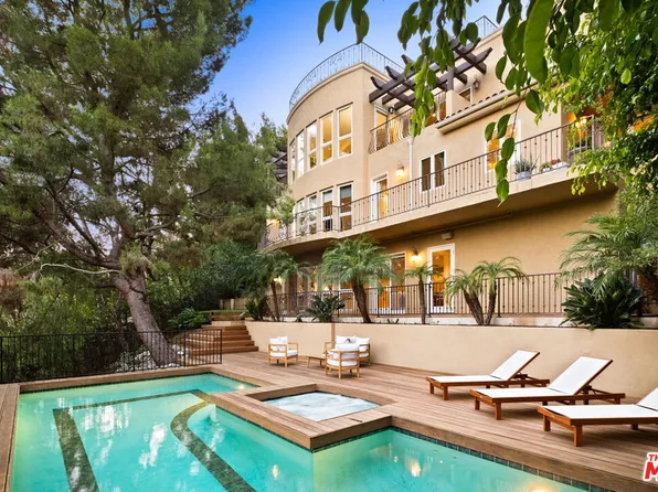 2505 Bowmont Dr, Beverly Hills, CA 90210