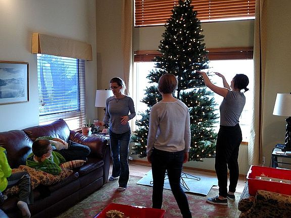 Livingroom w/17-ft ceilings