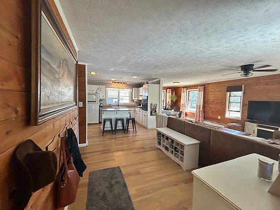 5th image of 1020 Apple Valley Rd