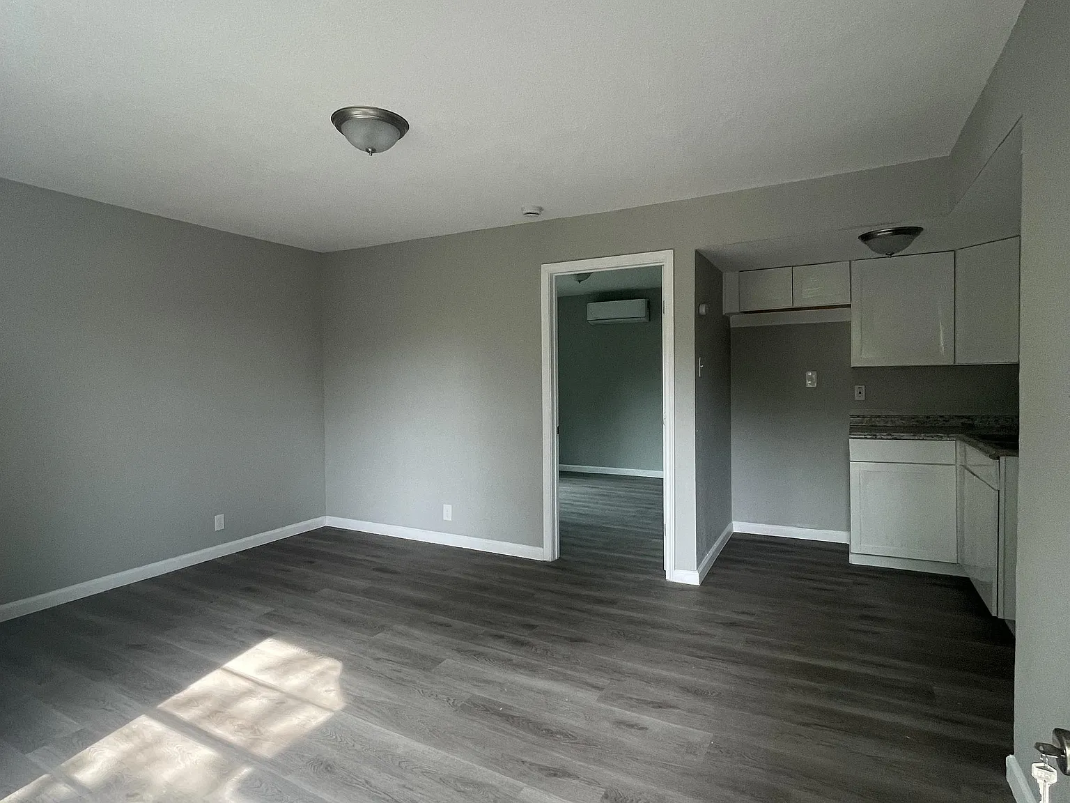 1723 West Mayfield Blvd - 6 — Photo 3