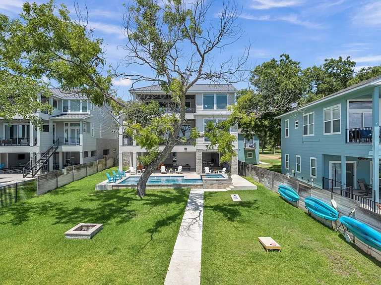 Campa Pajama Ln — Photo 25