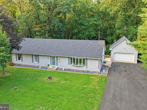 2nd image of 123 Heath Rd