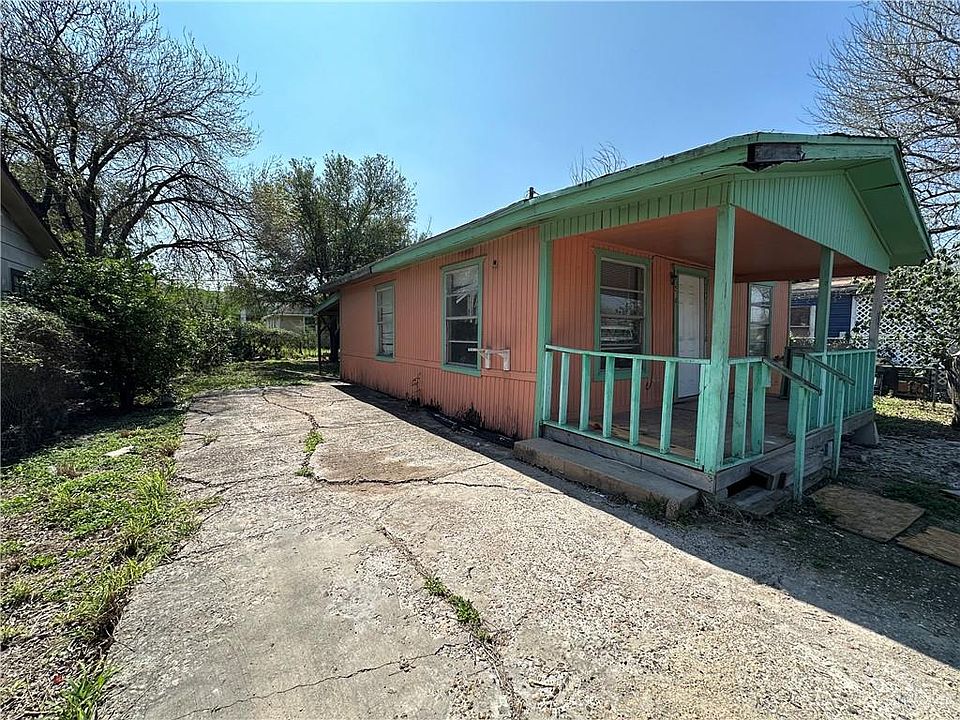 2nd image of 210 E Leticia St