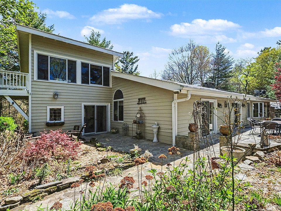 1st image of 125 Pines Road