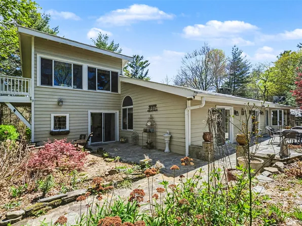 125 Pines Road, Scaly Mountain, NC 28775