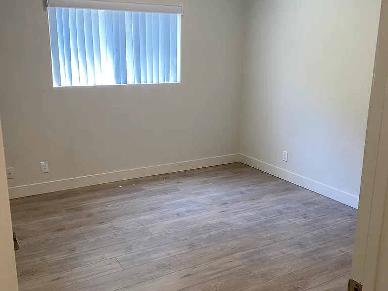 12840 Moorpark — Photo 31