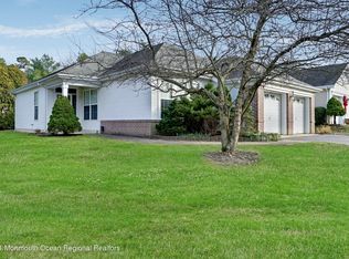 25 Summerwinds Dr, Lakewood, NJ 08701