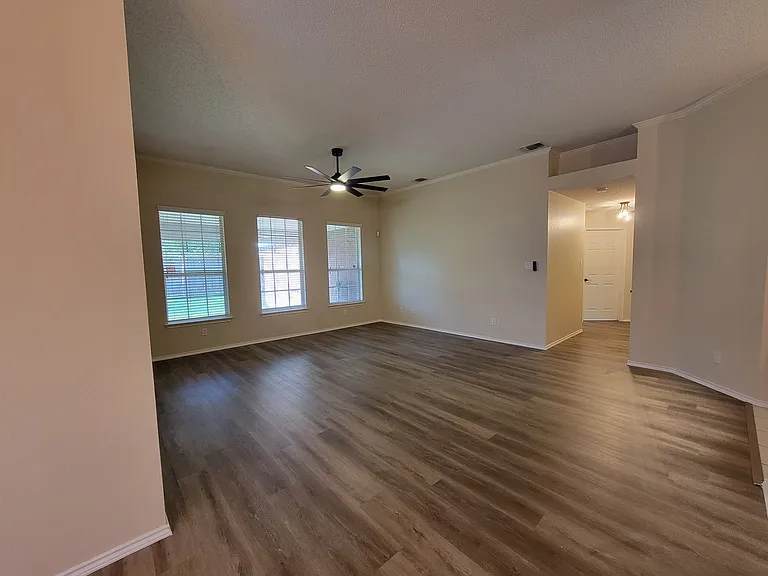 2704 Amherst Ave — Photo 12