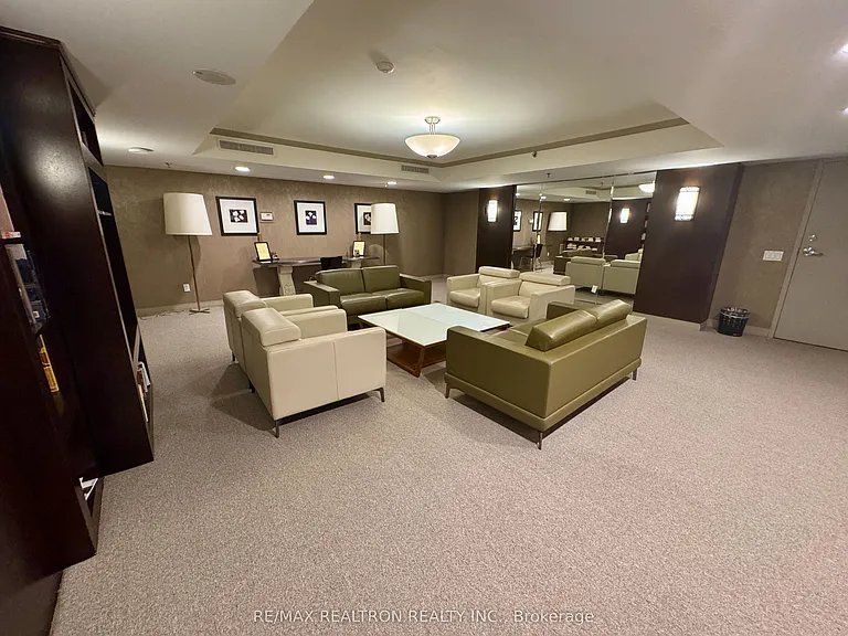 388 Bloor St E #1107 — Photo 32
