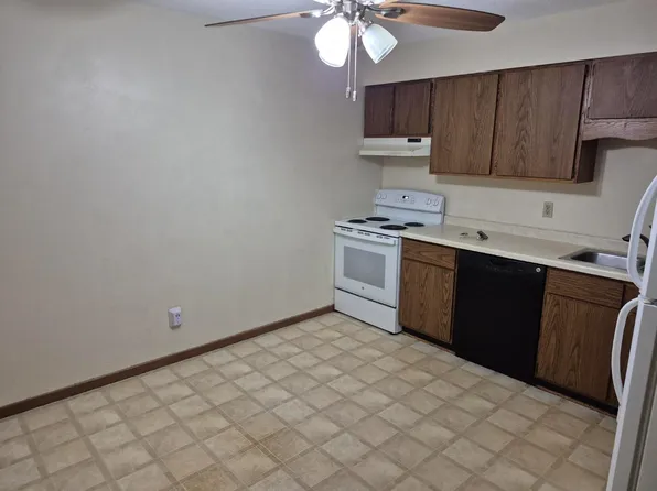 330 Hillside Cir #5, Baldwin, WI 54002