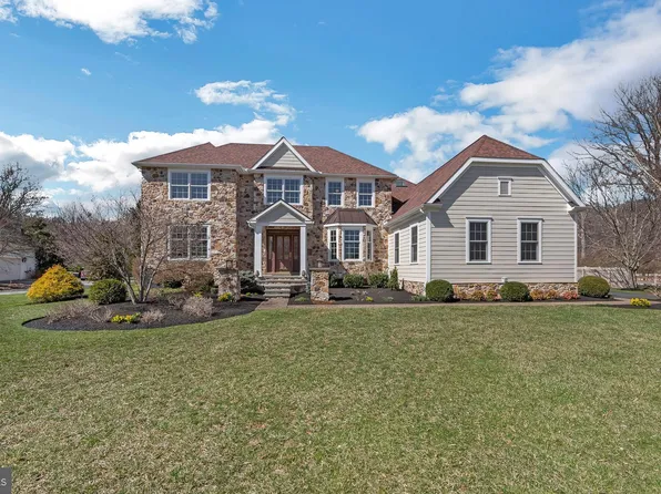 901 Saddlebrook Dr, Malvern, PA 19355