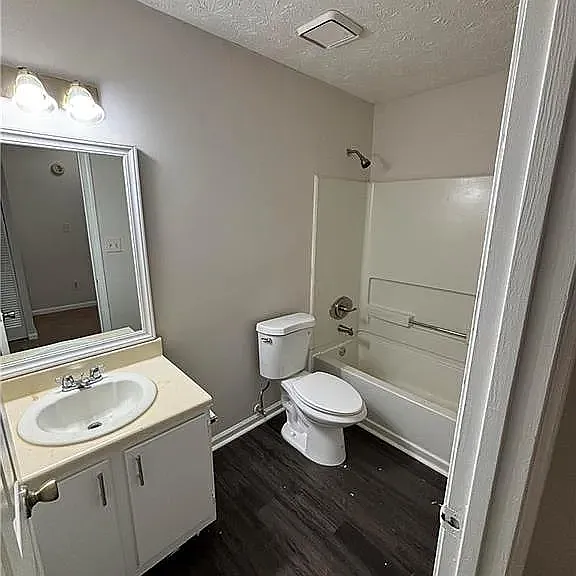 426 Bainbridge Dr — Photo 6