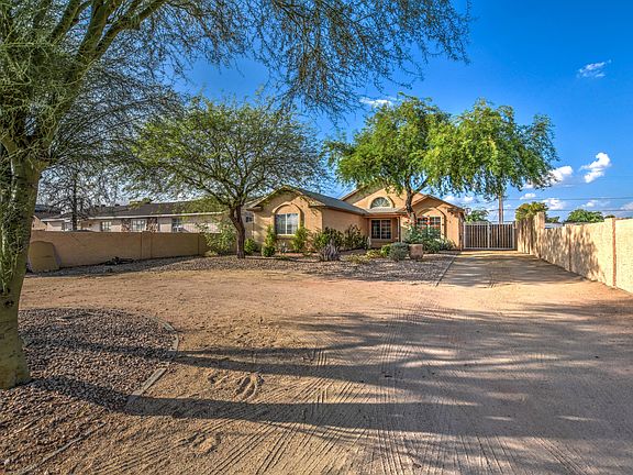 2nd image of 2848 E Campo Bello Dr
