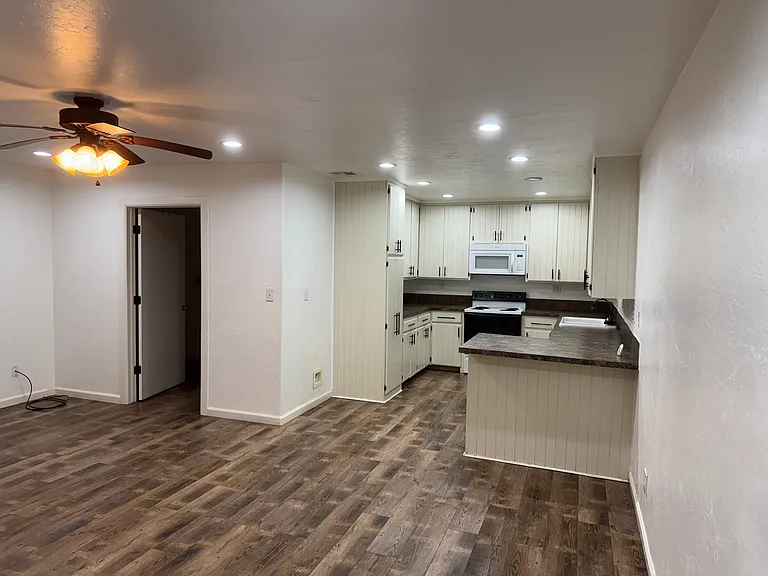1020 S Morgan Rd — Photo 4
